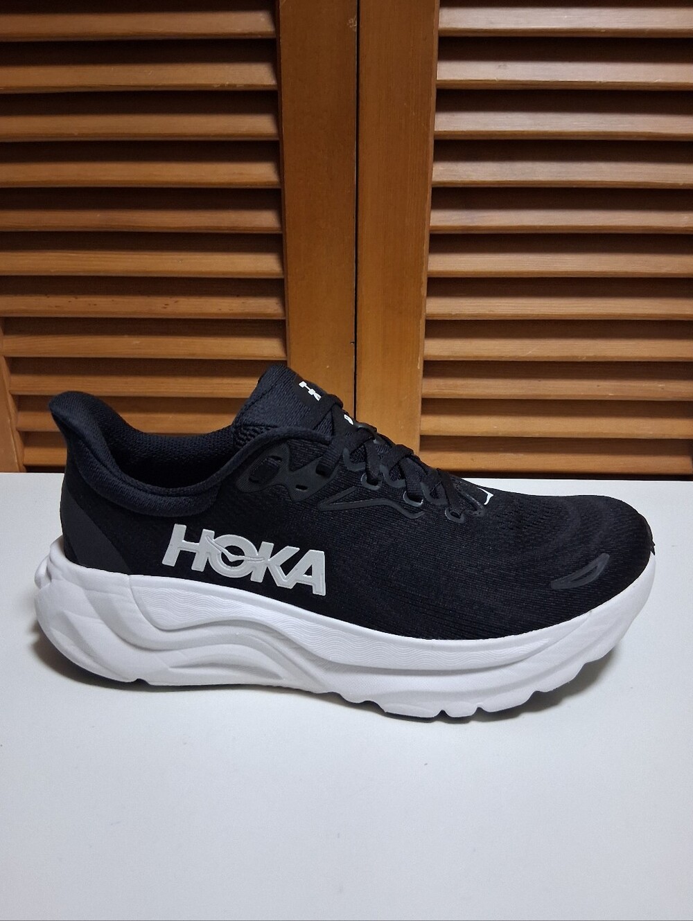 Hoka Arahi 8 Women's Running Shoe BWHT * Size: 8.5D Wide